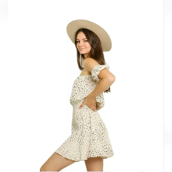 Olivaceous off shoulder spotted cheetah print mini dress. Size medium NWT - Picture 2 of 13